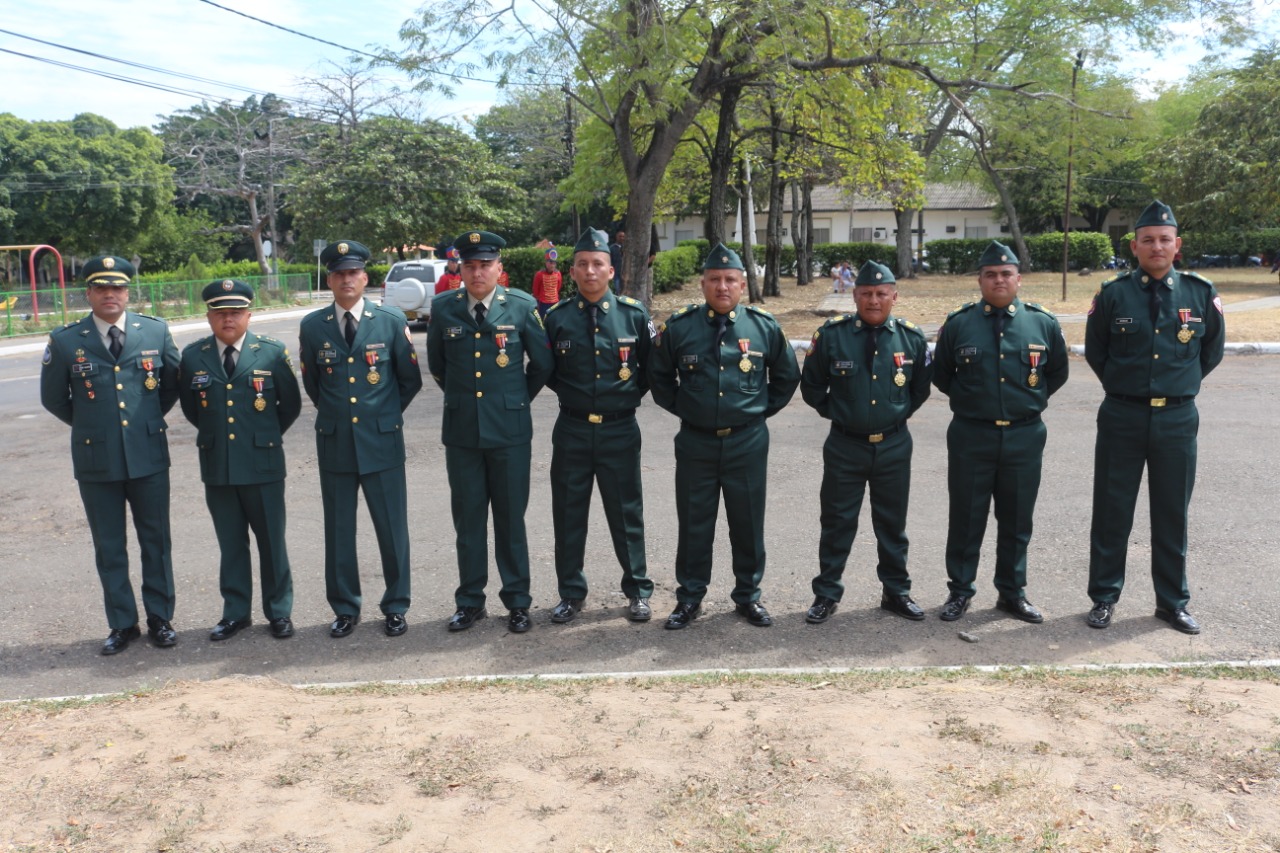 Condecorados: mayor Jhonny Aguirre Álvarez, capitán Ángel Méndez Basto, los cabos primeros José Yesid Vargas y Miguel Pastrana Galindo y los soldados profesionales Carlos Loaiza, César Severino, Felipe Guzmán, Duberney Palacio y Jaime Rodríguez Tabera.